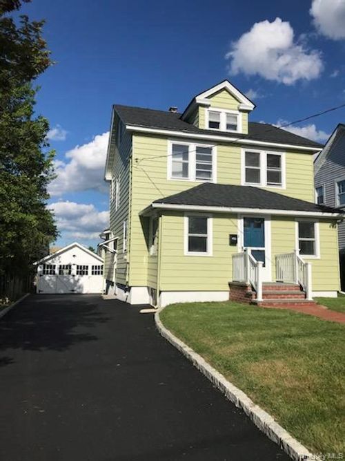 8 Raymond St, Glen Cove, NY, 11542-1824 | Card Image