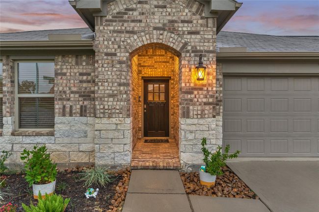 A welcoming entrance for you and your guests. | Image 6