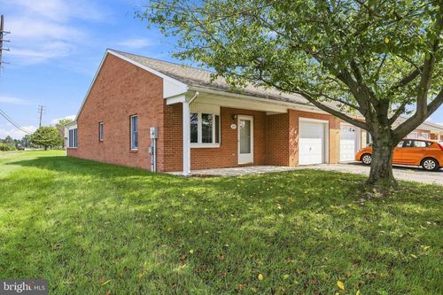 202 Winding Oak Dr, HAGERSTOWN, MD, 21740-7403 | Card Image