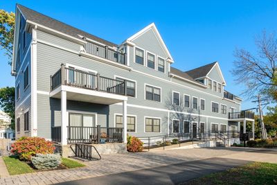 3 - 1025 Fellsway, Condo with 2 bedrooms, 1 bathrooms and 1 parking in Medford MA | Image 3