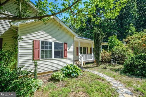 1195 Shangri La Rd, BENTONVILLE, VA, 22610-2576 | Card Image