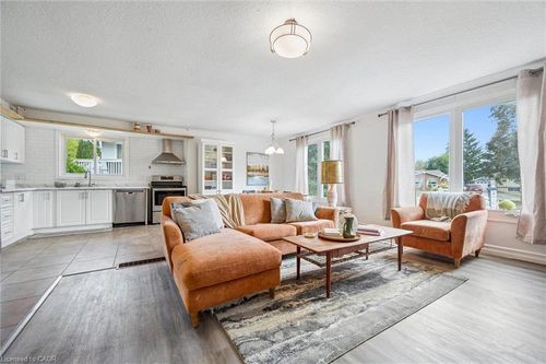 15 Avra Crt, Guelph, ON, N1H7B2 | Card Image
