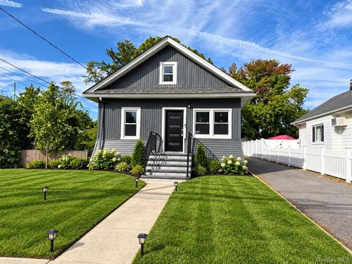 18 Frankel Ave, Freeport, NY, 11520-4846 | Card Image