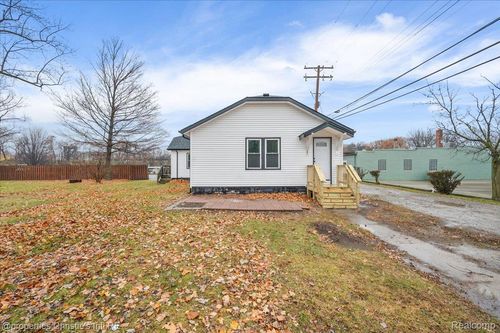 5 2nd St, Mount Clemens, MI, 48043-2540 | Card Image