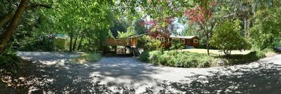 9047 Redrooffs Rd, House other with 5 bedrooms, 2 bathrooms and 6 parking in Halfmoon Bay BC | Image 2