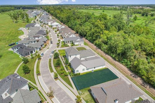 3240 Pointe Marie Dr, Baton Rouge, LA, 70820-2607 | Card Image