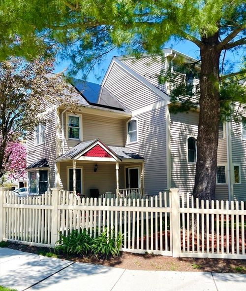 5 Rebecca Rd, Newton, MA, 02465-1418 | Card Image