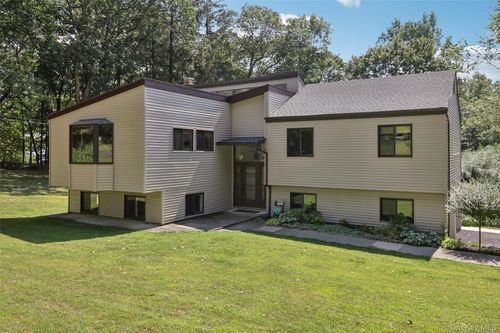 54 Kings Ridge Rd, Mahopac, NY, 10541-4422 | Card Image