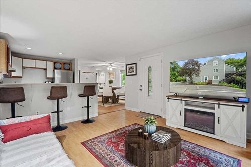 apt-10-2 Oden Ave, Worcester, MA, 01604-1617 | Card Image