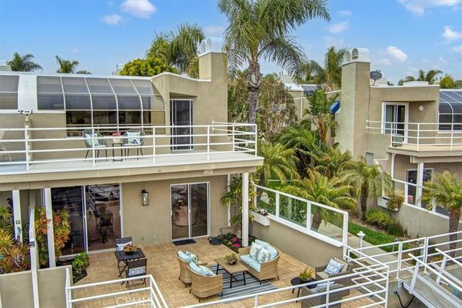 3366 Tempe Dr, House other with 2 bedrooms, 3 bathrooms and 2 parking in Huntington Beach CA | Image 8