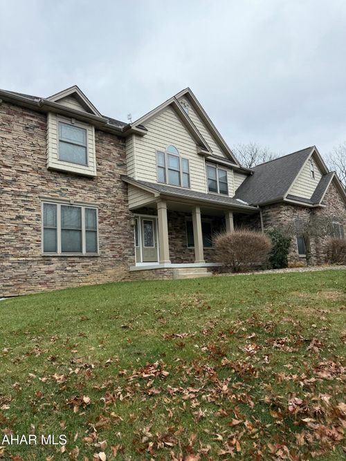 540 Shannon Rd, Altoona, PA, 16601-7501 | Card Image