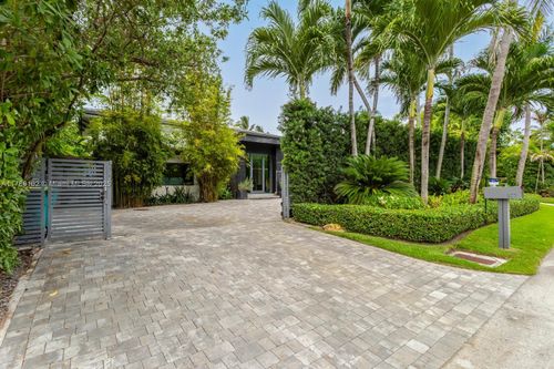 635 Curtiswood Dr, Key Biscayne, FL, 33149-2001 | Card Image