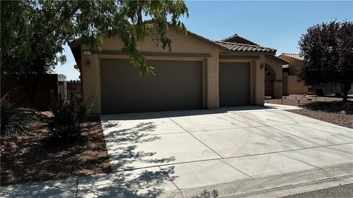 5819 E Badlands Ln, Pahrump, NV, 89061-7526 | Card Image