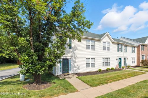 8013 Hunter Green Way, Louisville, KY, 40291-5779 | Card Image