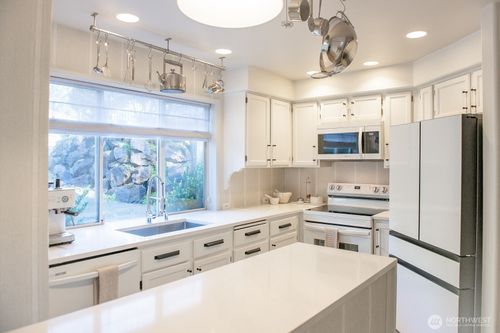 apt-42-3636 255th Ln Se, Sammamish, WA, 98029-5837 | Card Image
