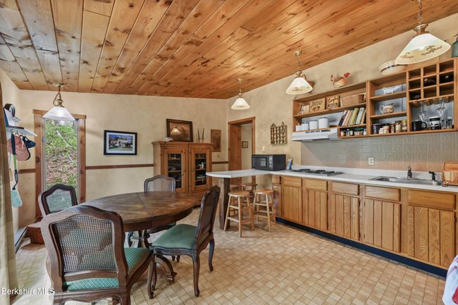 205 - 203205 Main St, Home with 5 bedrooms, 3 bathrooms and 3 parking in Hancock MA | Image 17