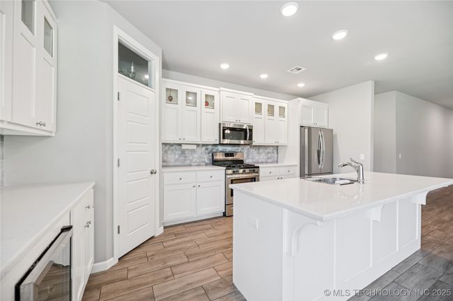 13936 S Ironwood Pl, House other with 3 bedrooms, 2 bathrooms and null parking in Glenpool OK | Image 13