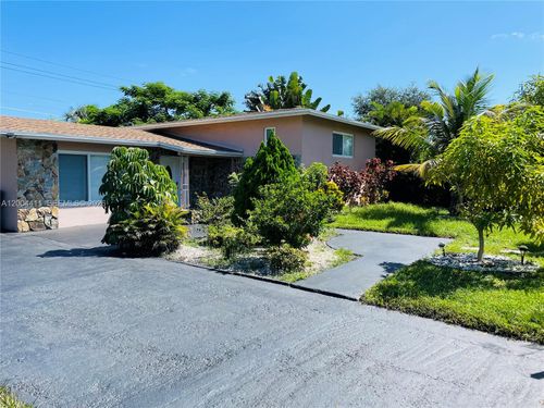 0-1335 Ne 204th Ter, Miami, FL, 33179 | Card Image