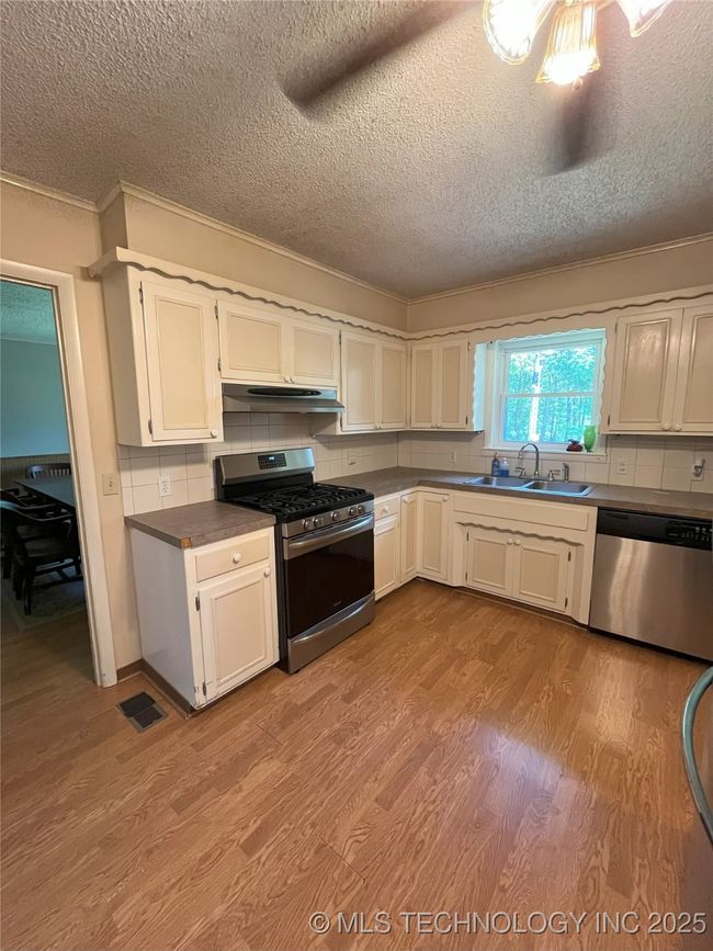 10282 N Perry Loop Rd, House other with 3 bedrooms, 3 bathrooms and null parking in Stigler OK | Image 19