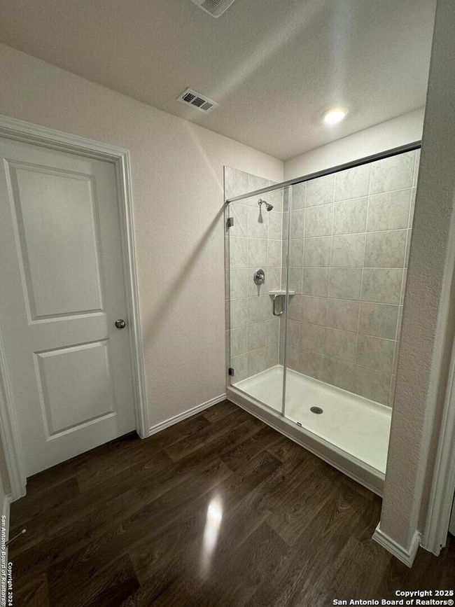 345 Middle Green Loop, House other with 3 bedrooms, 2 bathrooms and null parking in Floresville TX | Image 10
