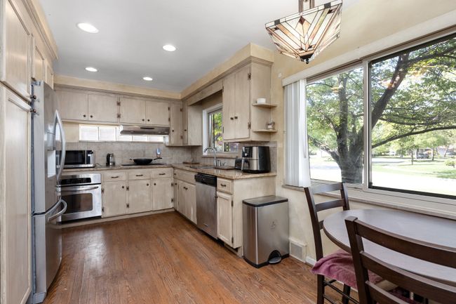 935 S Brys Dr, House other with 3 bedrooms, 3 bathrooms and null parking in Grosse Pointe Woods MI | Image 4