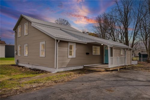 51 W Elizabeth St, Waterloo, NY, 13165-1035 | Card Image