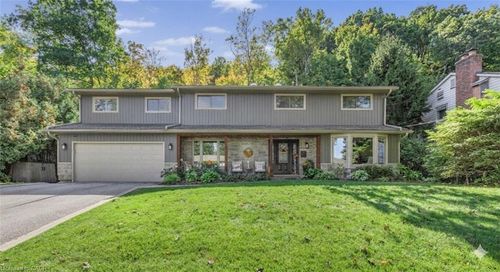 94 Dorchester Dr, Grimsby, ON, L3M1A8 | Card Image