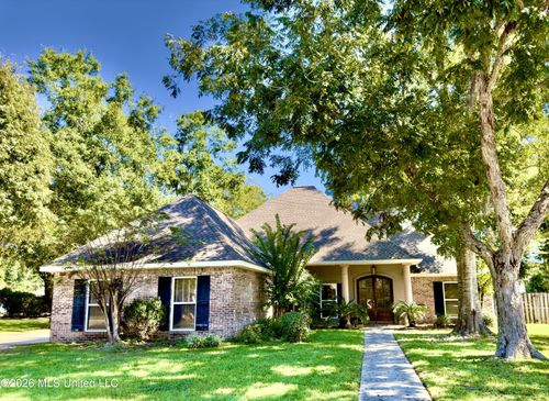 814 Canebrake Dr, Ocean Springs, MS, 39564-6837 | Card Image