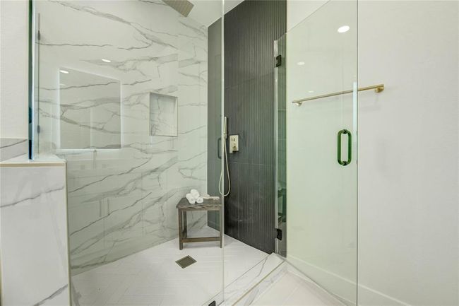 Standing shower | Image 41