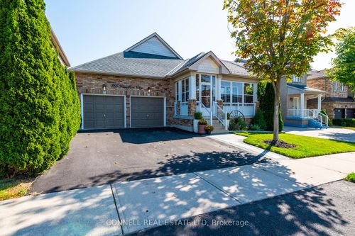 365 Woodfern Way, Newmarket, ON, L3X2X1 | Card Image