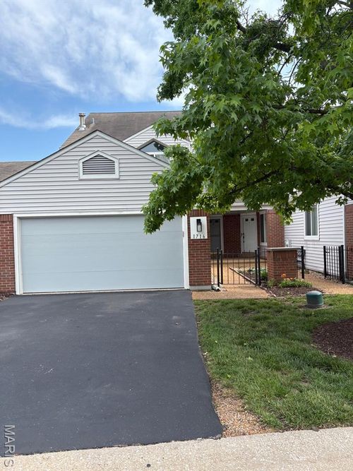 1716 Highview Circle Ct, Ballwin, MO, 63021-7806 | Card Image