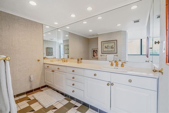 APT-780E - 1 Trimont Ln, Condo with 3 bedrooms, 3 bathrooms and 2 parking in Mt Washington PA | Image 36