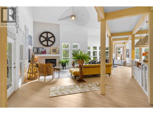 2075 Lillooet Crt, Kelowna, BC, V1V1Y2 | Card Image