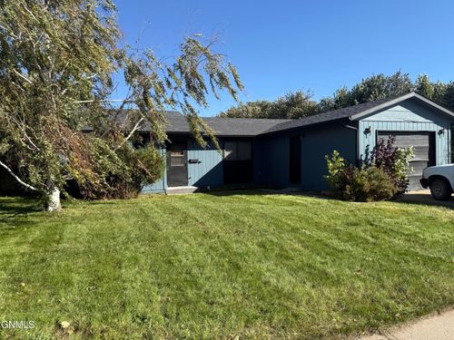 2010 20th Avenue W, Williston, ND, 58801 | Card Image