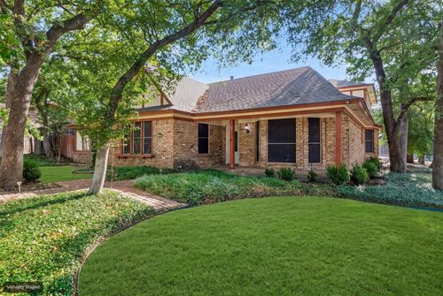 615 Country Green Ln, Arlington, TX, 76011-2225 | Card Image