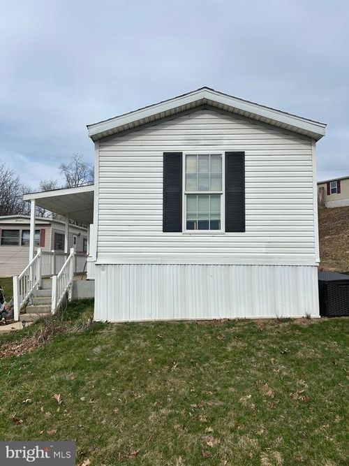 5 Sunrise Dr, Hershey, PA, 17033-1160 | Card Image