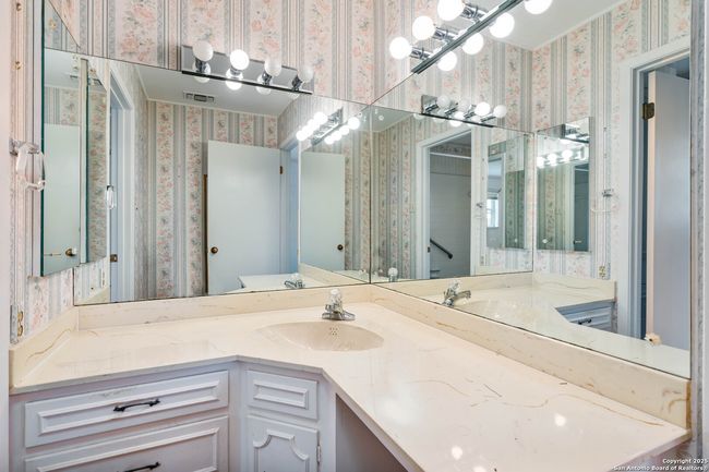5645 Parkcrest Dr, House other with 4 bedrooms, 4 bathrooms and null parking in Windcrest TX | Image 19