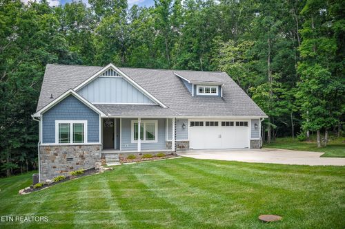 110 Motthaven Dr, Crossville, TN, 38558-2676 | Card Image