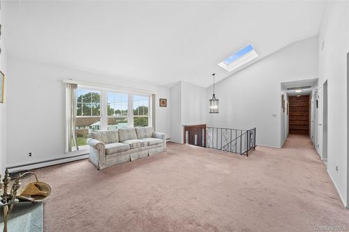 42 Schoolhouse Rd, Old Bethpage, NY, 11804-1721 | Card Image