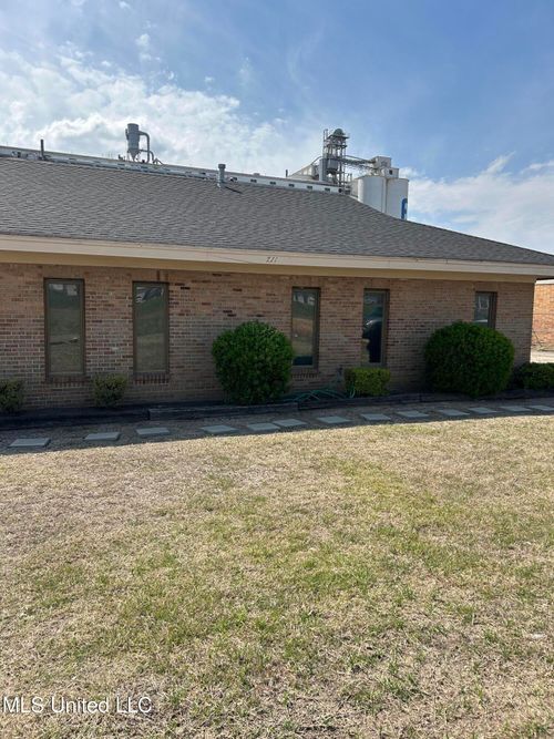 711 Highway 82 E, Greenwood, MS, 38930 | Card Image