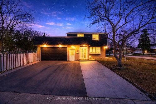 3027 Coral Dr, House with 6 bedrooms, 3 bathrooms and 3 parking in Mississauga ON | Card Image
