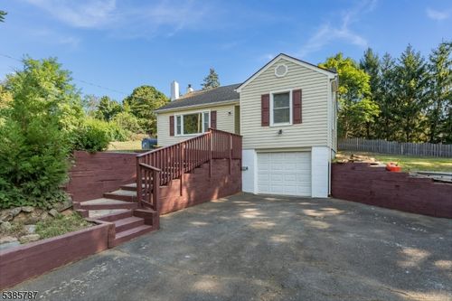 4 Lingert Ave, Clinton, NJ, 08809-1219 | Card Image