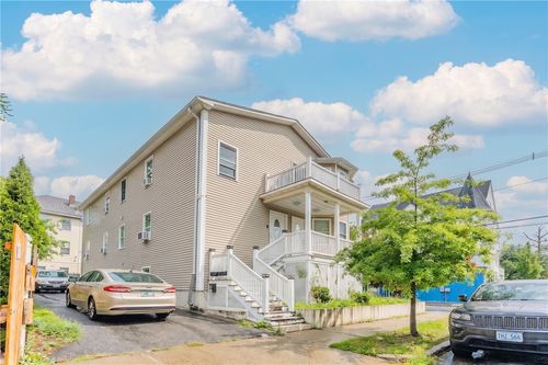 95 Laura St, Providence, RI, 02907-1655 | Card Image