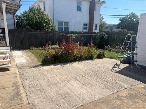 23 Flower St, Hicksville, NY, 11801-4756 | Card Image