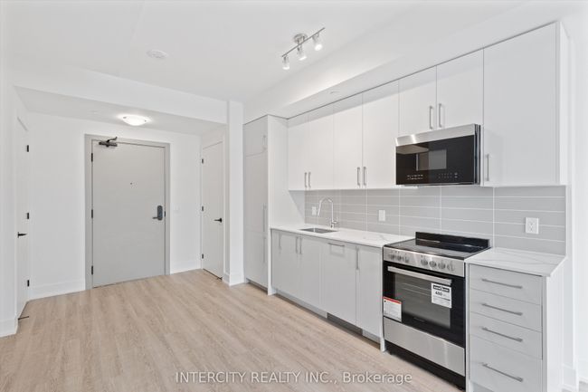 228 - 2075 King Rd, Condo with 2 bedrooms, 2 bathrooms and null parking in King City ON | Image 9