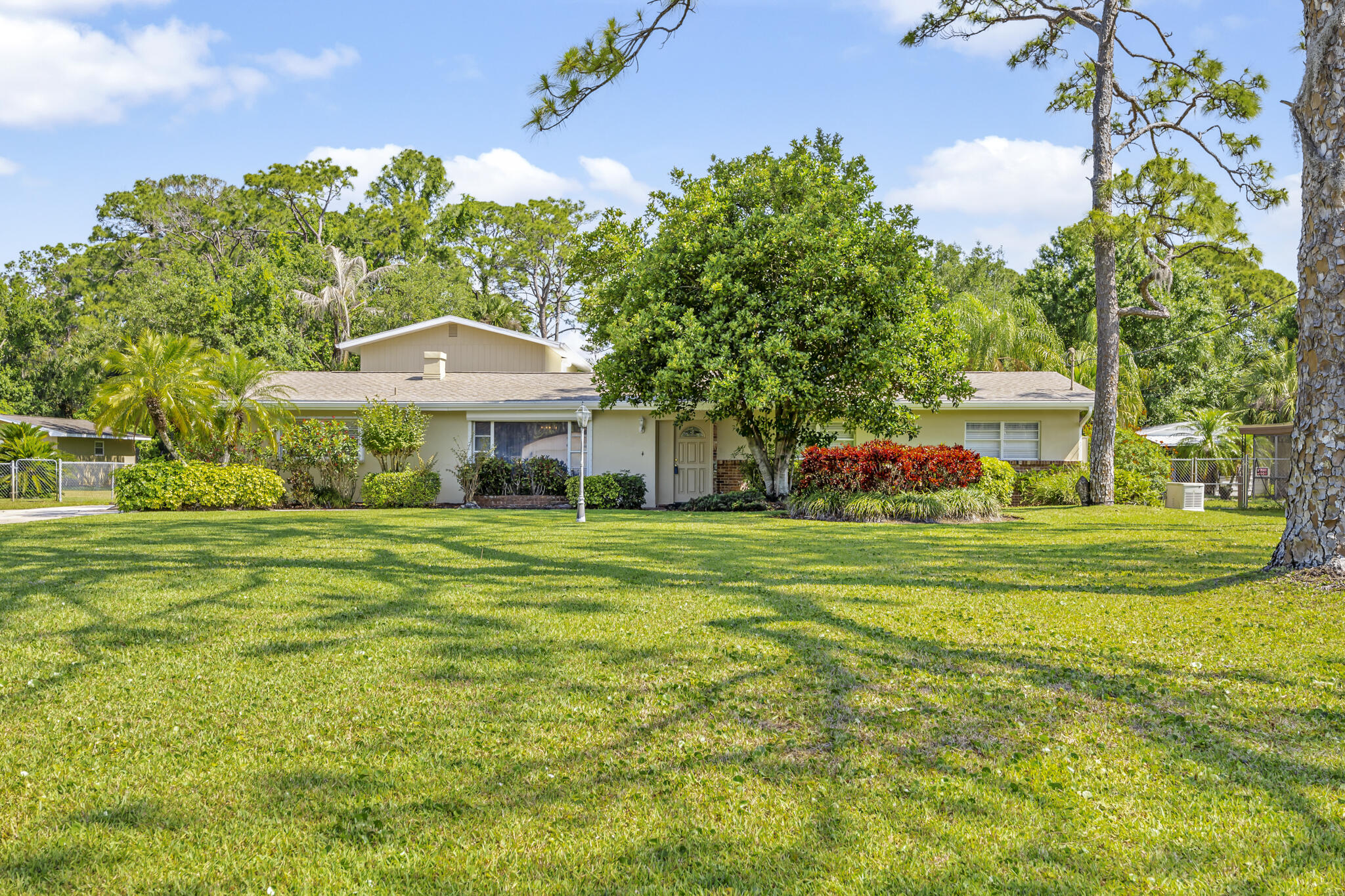 Sylvan Dr, Melbourne, FL 32904