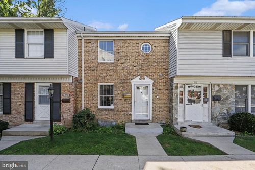 974 E Maple St, PALMYRA, PA, 17078-2815 | Card Image
