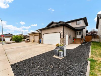 370 Somerset Row Se, House detached with 4 bedrooms, 3 bathrooms and 4 parking in Medicine Hat AB | Image 1