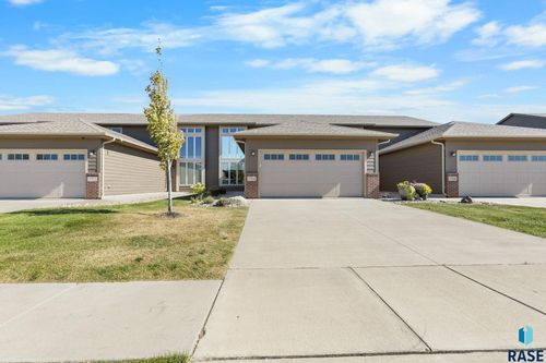 5704 S Woodlily Ave, Sioux Falls, SD, 57108-6814 | Card Image
