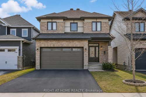 658 Parade Drive, Stittsville - Munster - Richmond, ON, K2S0Z2 | Card Image